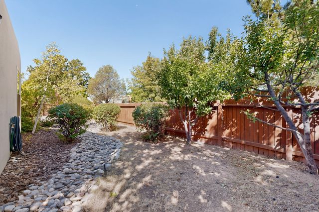 7558 Kachina Loop, Santa Fe, NM 87507