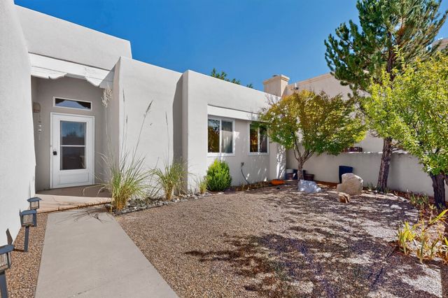 7558 Kachina Loop, Santa Fe, NM 87507