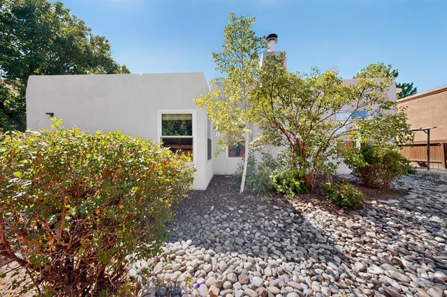 7558 Kachina Loop, Santa Fe, NM 87507