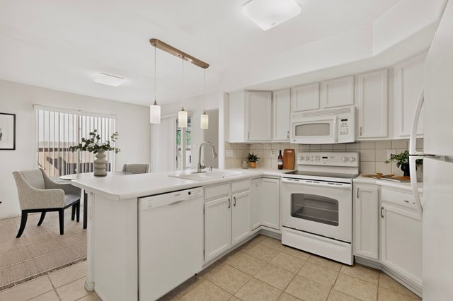 7558 Kachina Loop, Santa Fe, NM 87507