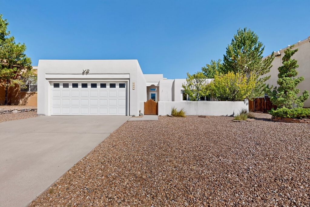 7558 Kachina Loop, Santa Fe, NM 87507