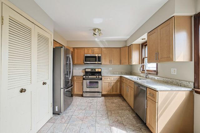 8019 Kilpatrick Avenue, Skokie, IL 60076