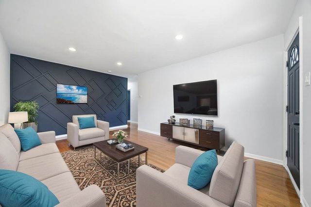 14921 Lincoln Avenue, Harvey, IL 60426