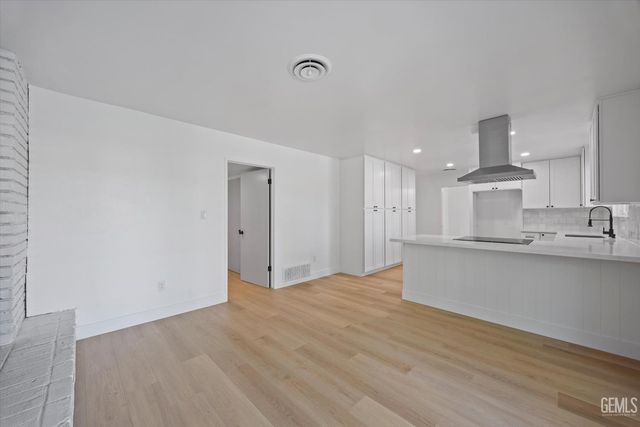 2801 Elm Street, Bakersfield, CA 93301