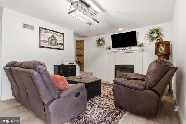 474 BIG MOUNT RD, Thomasville, PA 17364