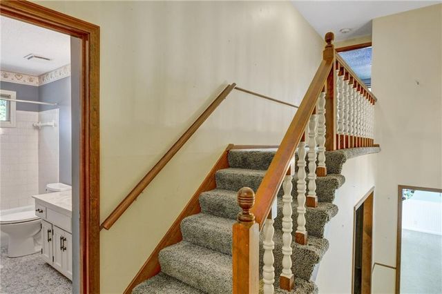 10434 Bradshaw Street, Lenexa, KS 66215