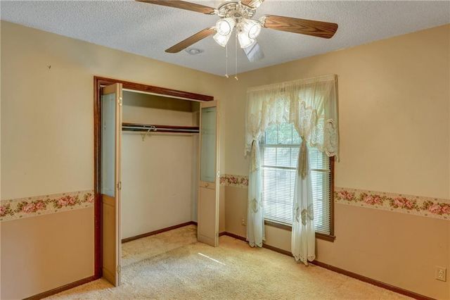 10434 Bradshaw Street, Lenexa, KS 66215