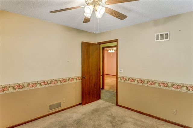 10434 Bradshaw Street, Lenexa, KS 66215