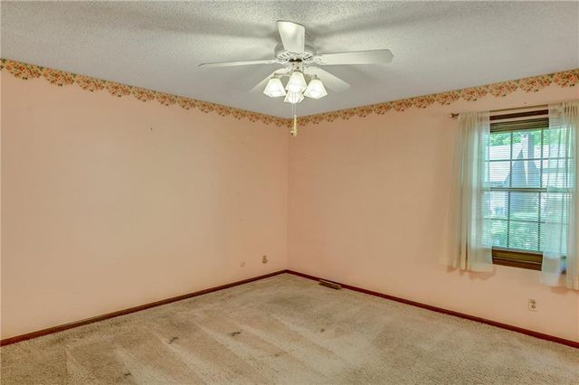 10434 Bradshaw Street, Lenexa, KS 66215