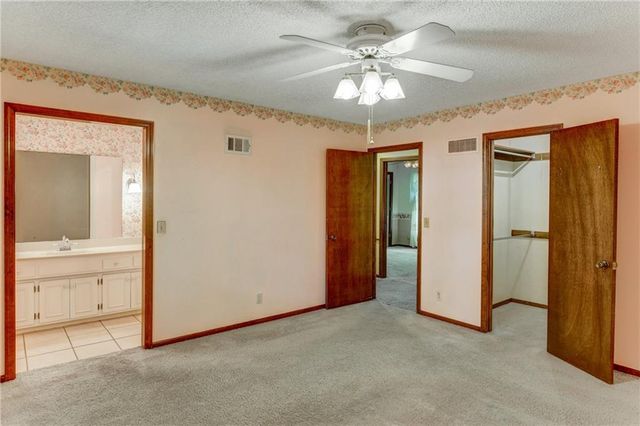 10434 Bradshaw Street, Lenexa, KS 66215