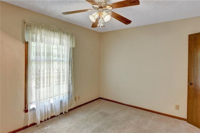 10434 Bradshaw Street, Lenexa, KS 66215
