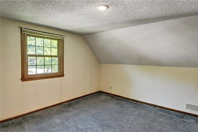 10434 Bradshaw Street, Lenexa, KS 66215