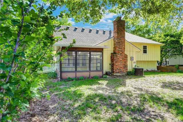 10434 Bradshaw Street, Lenexa, KS 66215