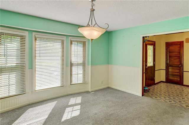 10434 Bradshaw Street, Lenexa, KS 66215