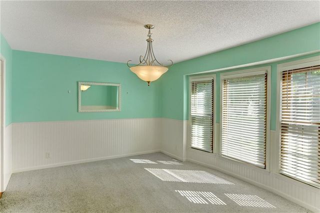 10434 Bradshaw Street, Lenexa, KS 66215
