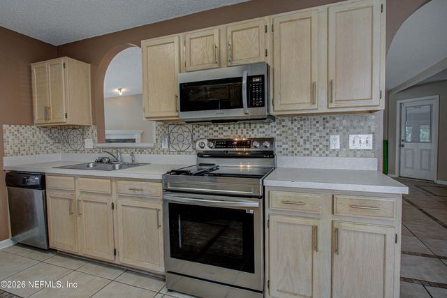 7975 MACINNES Drive, Jacksonville, FL 32244