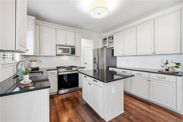 2390 Lunetta Lane, Alpharetta, GA 30004