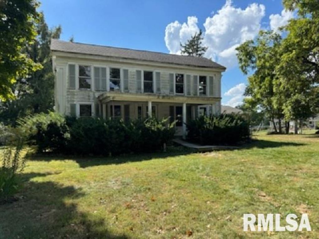 104 E MAIN Street, Pleasant Plains, IL 62677