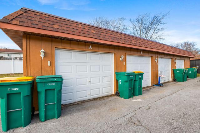 7636 Whitcomb Street, Merrillville, IN 46410