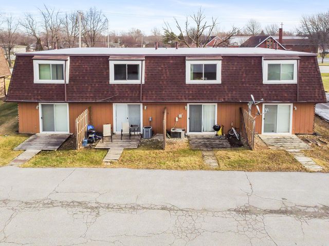 7636 Whitcomb Street, Merrillville, IN 46410