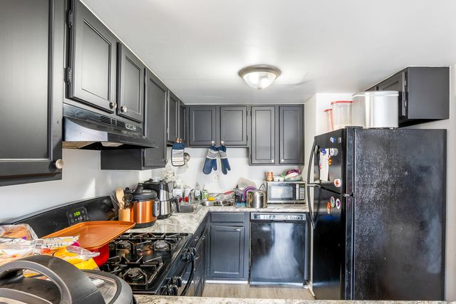 7636 Whitcomb Street, Merrillville, IN 46410