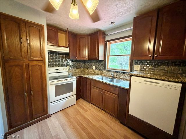3948 Carson Salt Springs Road, Newton Falls, OH 44444