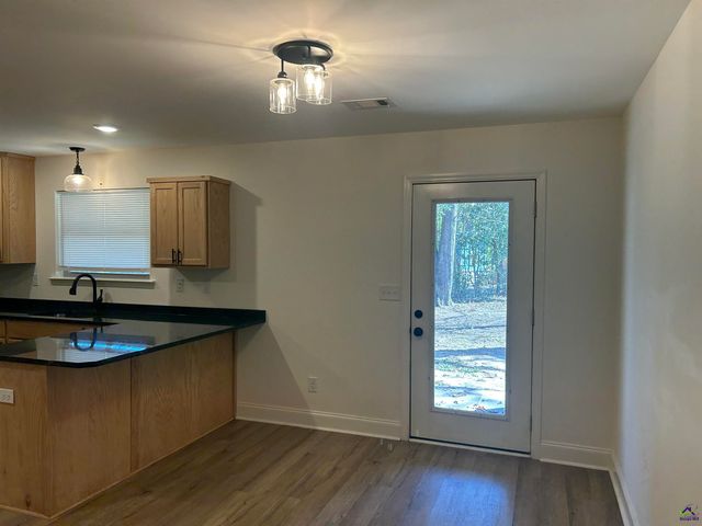 110 Eastlake, Warner Robins, GA 31093