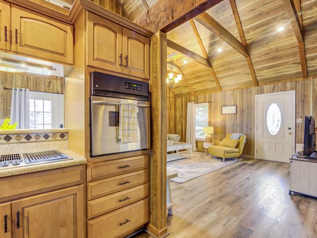 920 Oak Grove Street, La Porte, TX 77571