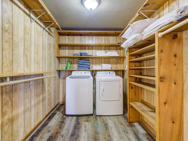 920 Oak Grove Street, La Porte, TX 77571