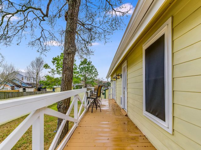 920 Oak Grove Street, La Porte, TX 77571