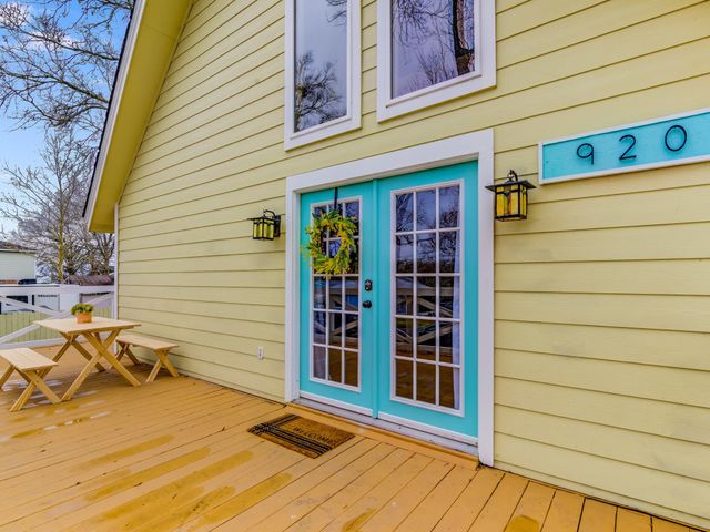 920 Oak Grove Street, La Porte, TX 77571