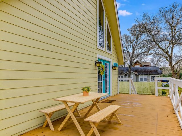 920 Oak Grove Street, La Porte, TX 77571