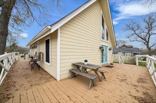 920 Oak Grove Street, La Porte, TX 77571