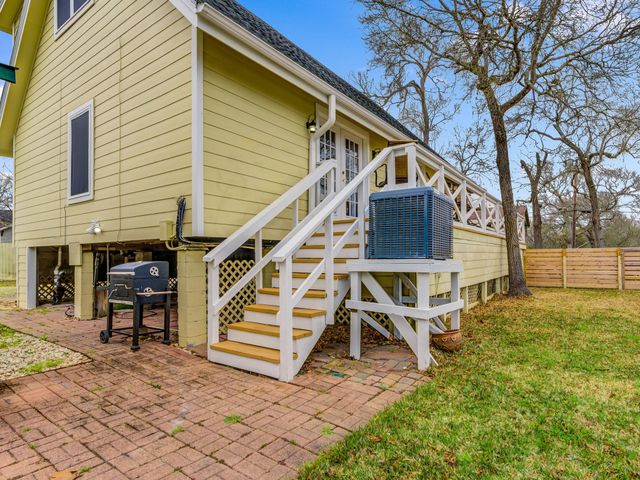 920 Oak Grove Street, La Porte, TX 77571