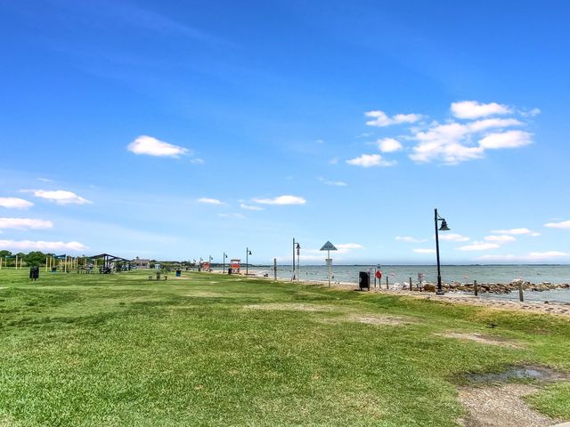 920 Oak Grove Street, La Porte, TX 77571