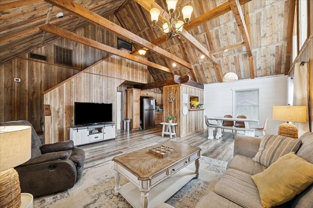 920 Oak Grove Street, La Porte, TX 77571