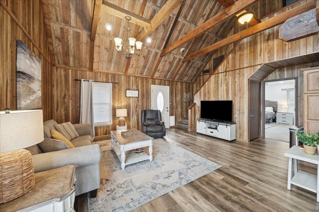 920 Oak Grove Street, La Porte, TX 77571