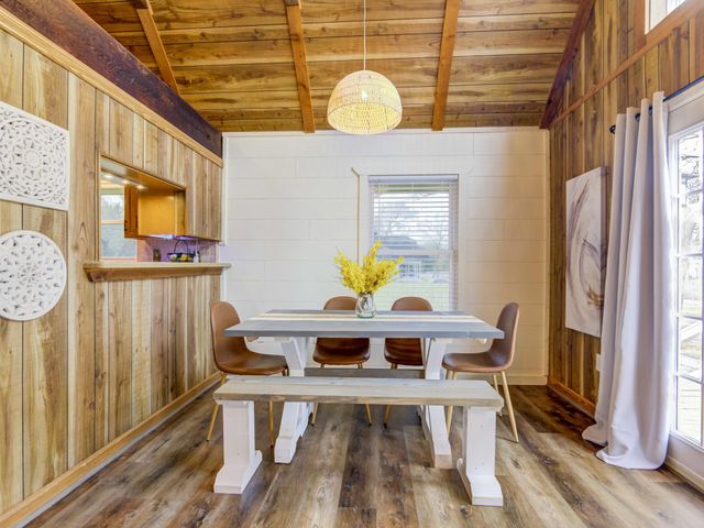 920 Oak Grove Street, La Porte, TX 77571