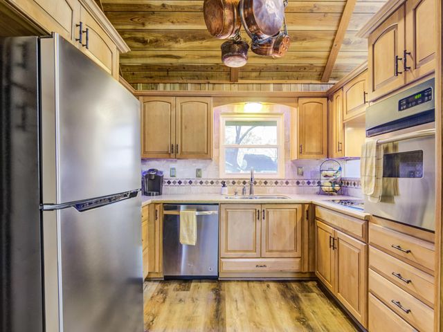 920 Oak Grove Street, La Porte, TX 77571