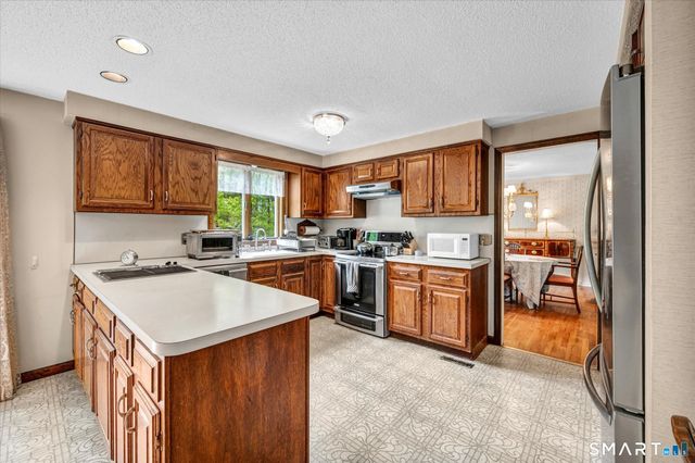 30 Philson Court, Cheshire, CT 06410