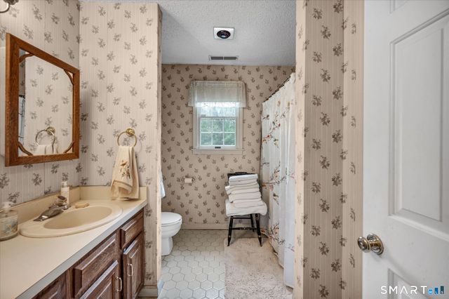30 Philson Court, Cheshire, CT 06410