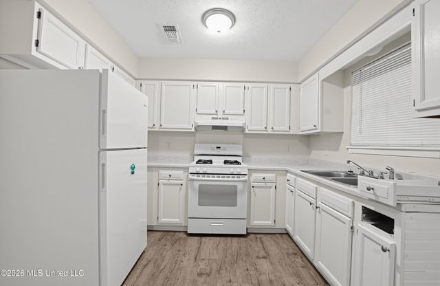 223 One Park Place, Jackson, MS 39212
