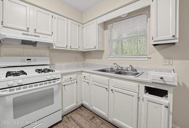 223 One Park Place, Jackson, MS 39212