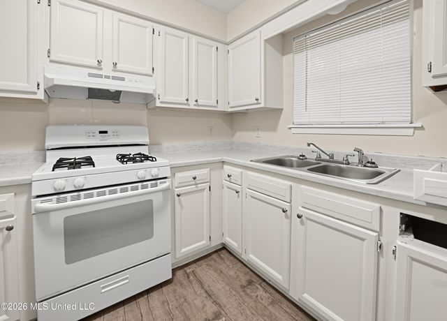 223 One Park Place, Jackson, MS 39212