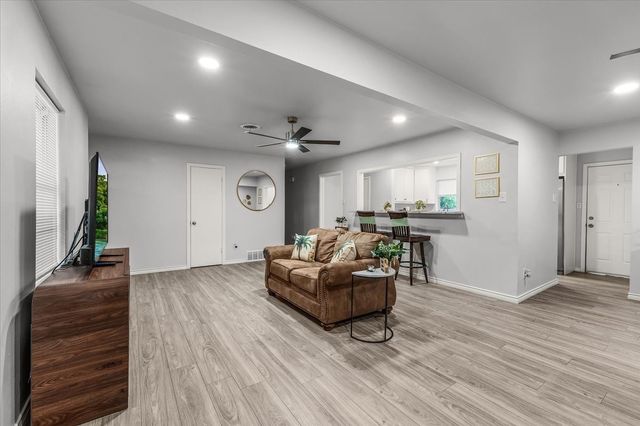 2244 Cambridge Drive, Irving, TX 75061