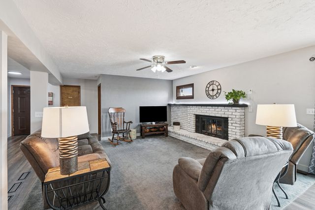 2383 230th Avenue, Grand Mound, IA 52751