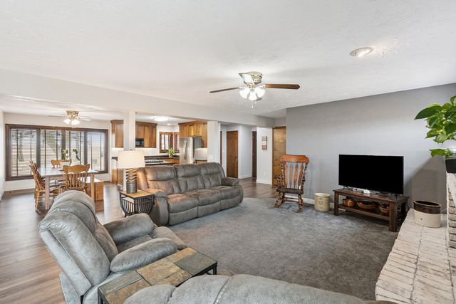 2383 230th Avenue, Grand Mound, IA 52751