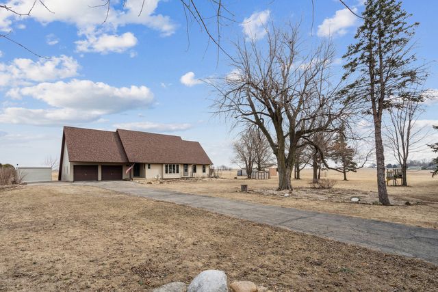 2383 230th Avenue, Grand Mound, IA 52751