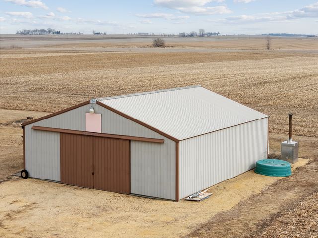 2383 230th Avenue, Grand Mound, IA 52751