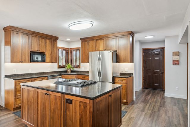 2383 230th Avenue, Grand Mound, IA 52751